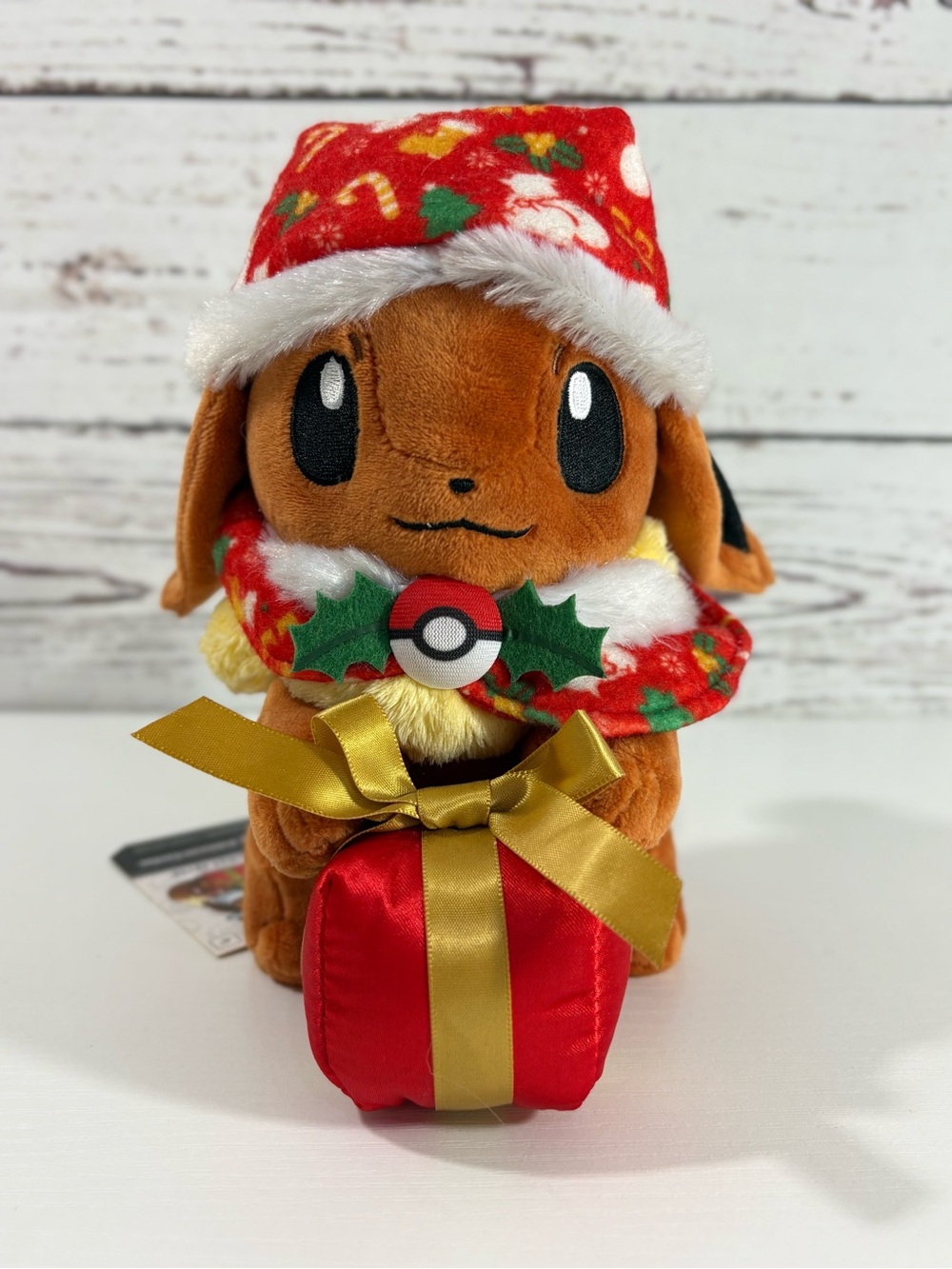 HTF Pokémon Center 2016 Limited Edition Holiday Eevee with Present 8 Inch Plush